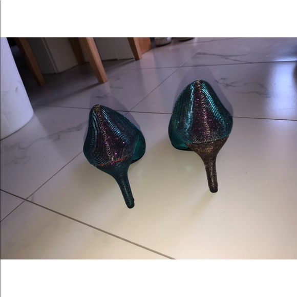 Holographic shoes - Picture 3 of 5
